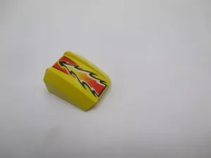 Lego Sklon zakřivený 2 × 2 s okraji s potiskem žlutá (30602)