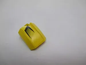 Lego Sklon zakřivený 2 × 2 s okraji se samolepkou žlutá (30602)